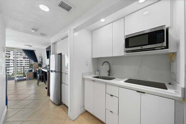 Photo - Bay Park Towers Apartments