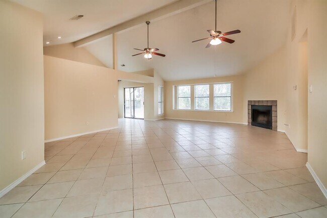 Building Photo - 15706 Wildwood Lake Dr