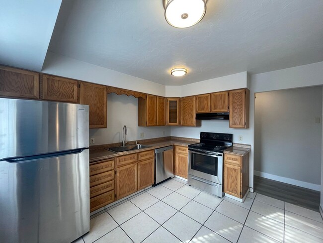 Building Photo - Remodeled Holladay duplex for rent!