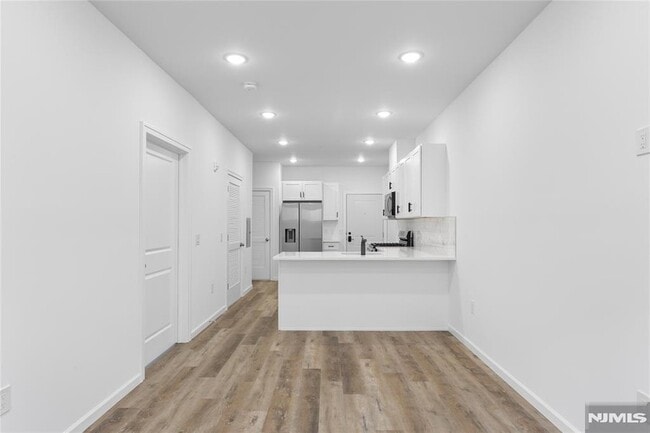 Building Photo - 51 E Main St