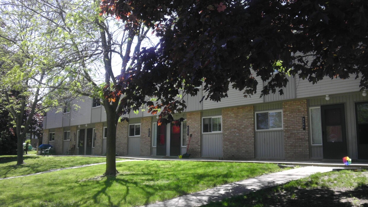 Foto principal - 9145 Brookside Dr