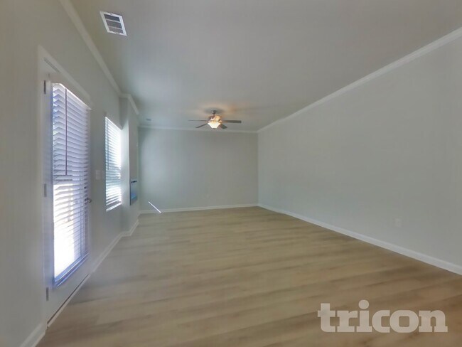 Building Photo - 831 Bryson Lake Cir