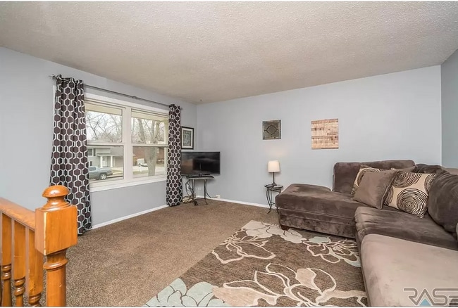 Building Photo - 204 N Fanelle Ave