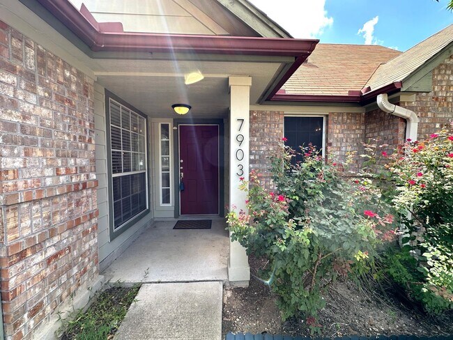 Building Photo - Charming Garden-Style 3 Bedrooms 2 Bathroom Single Family Home for Rent in South Austin, Cul-de-S...