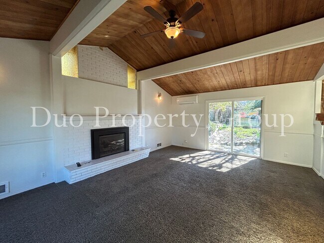 Building Photo - G Street