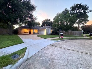 Building Photo - 8507 Grove Park Dr
