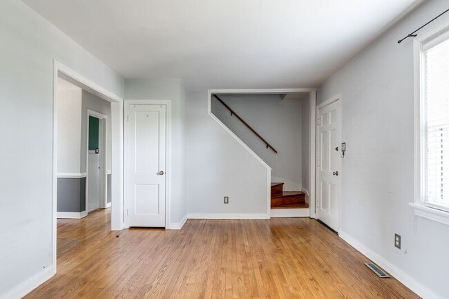 Building Photo - 6313 Morningside Dr