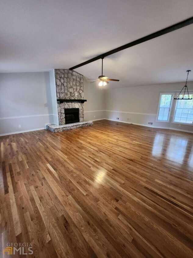 Foto principal - 4440 Hollister Dr