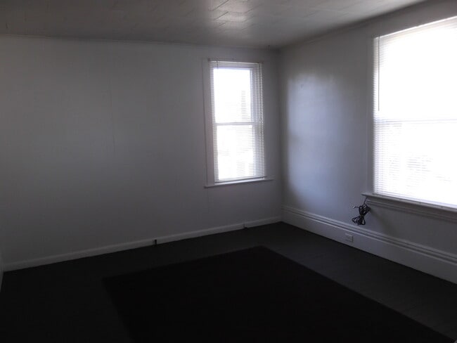 Building Photo - 211 Mackey Ave