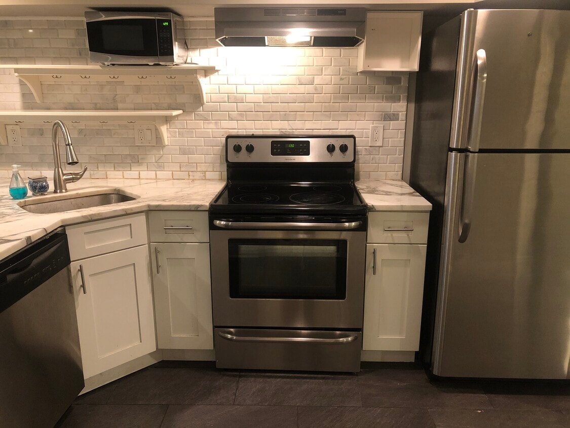 Foto principal - 1952 Calvert St NW