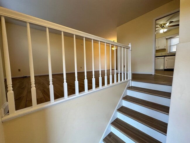 Building Photo - Lovely 4 BR Home in S Lexington! Attached ...