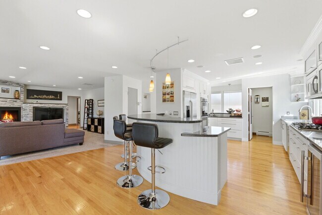 Foto del edificio - 891 Glencoe St