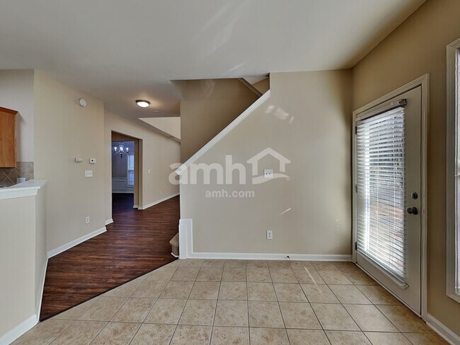 Foto del edificio - 2323 Jasmine Glen Dr