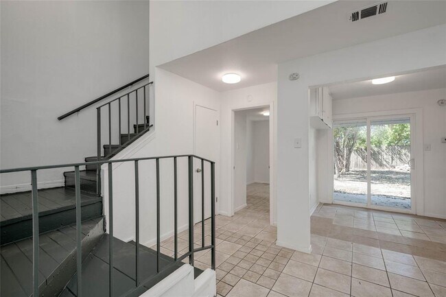 Foto del edificio - 1303 E St Johns Ave