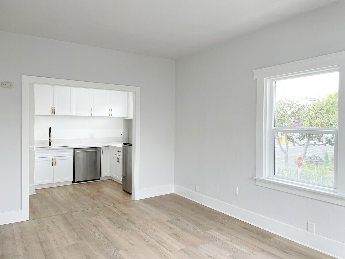Primary Photo - 2303 E 7th St