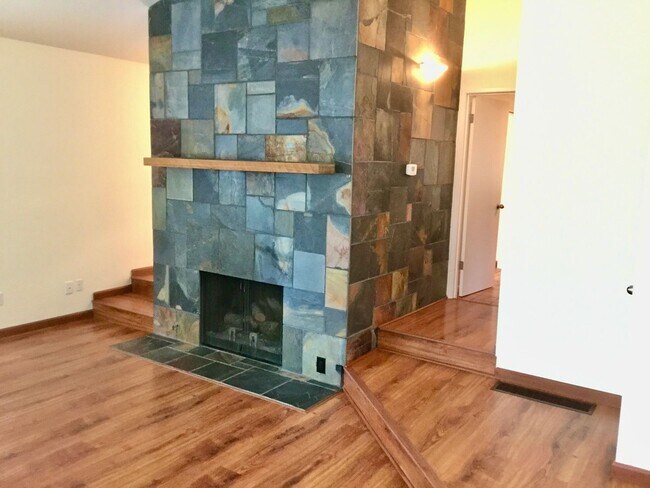 Foto del edificio - Lovely Contemporary across from the Lake! ...