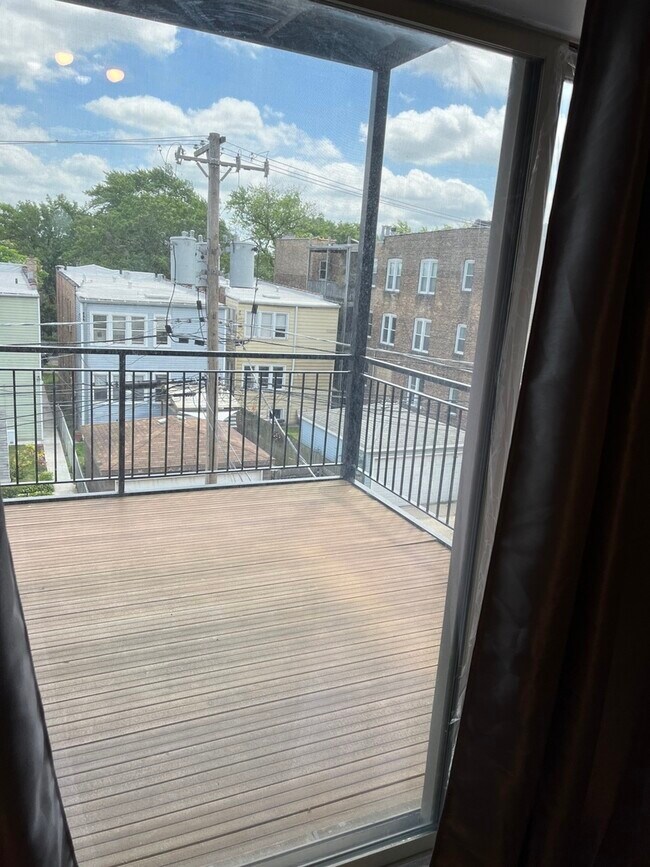Foto del edificio - 2853 N Pulaski Rd