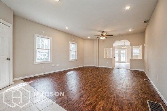 Building Photo - AVAILABLE NOW! - 1107 Dimmick St, Dickson ...