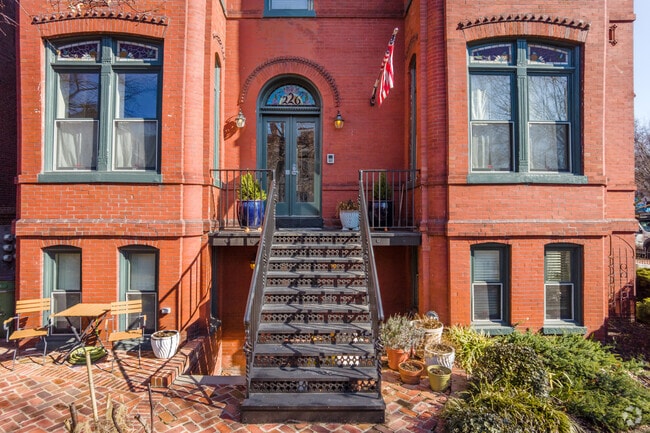 Entrance - 226 5th St SE