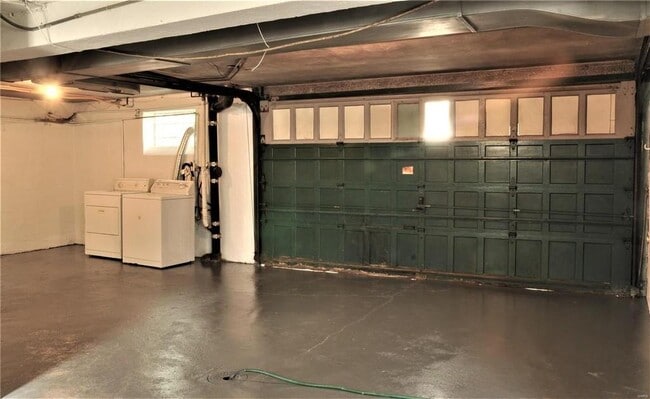 Foto del edificio - 8751 White Ave