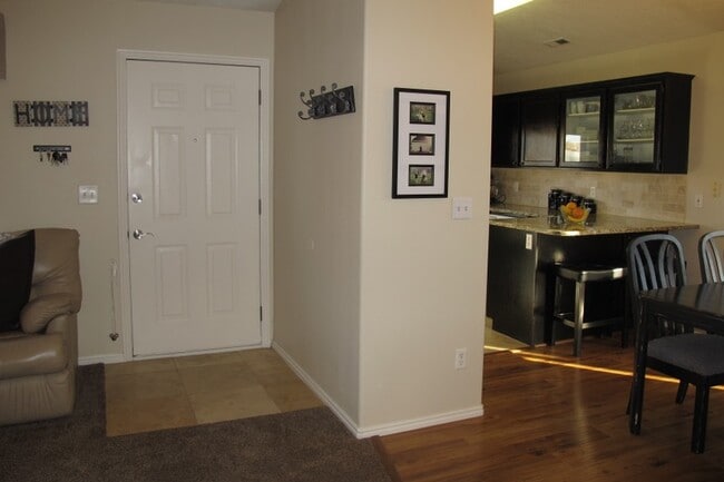 Building Photo - 444 Sunland Dr