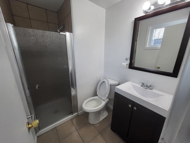 Master Bath - 1246 Rainer Rd