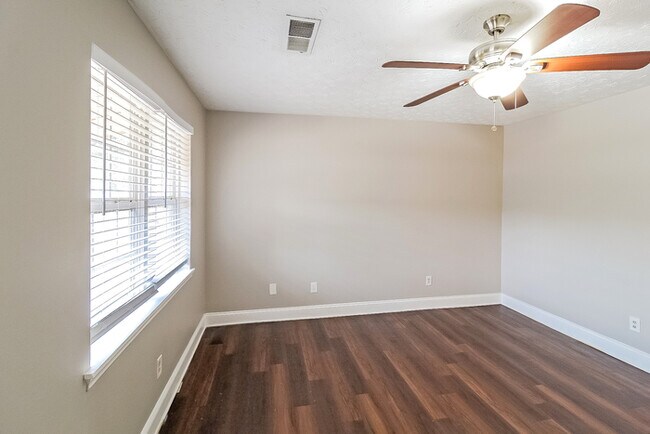 Foto del edificio - 612 Ralph Rd SE