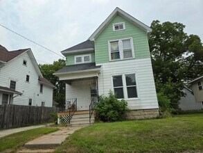 Building Photo - 826 Wright St