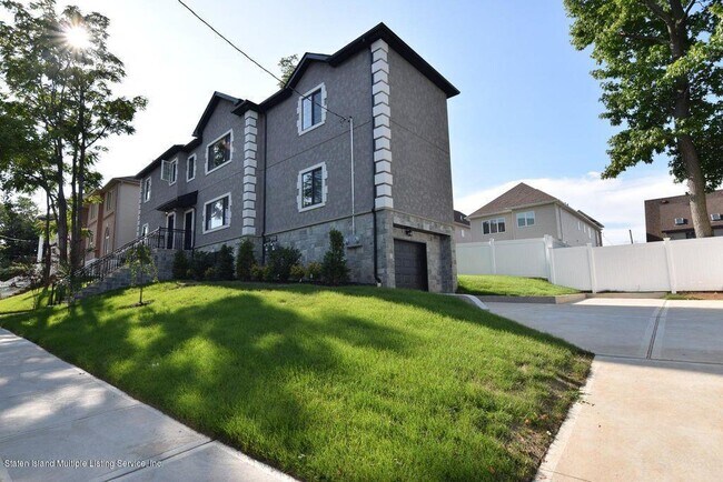 Building Photo - 1452 Drumgoole Rd W