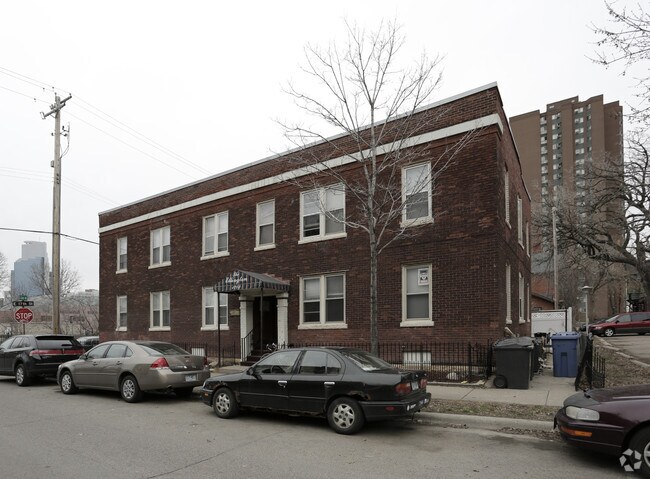 Building Photo - The Ellington