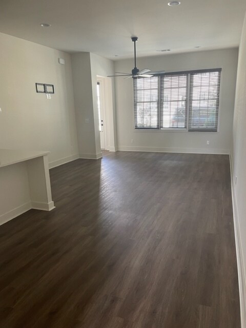 Foto del edificio - 8420 Conduit St