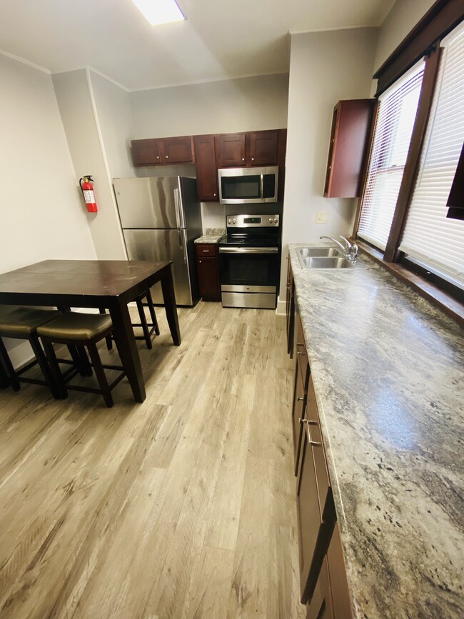 Building Photo - 214