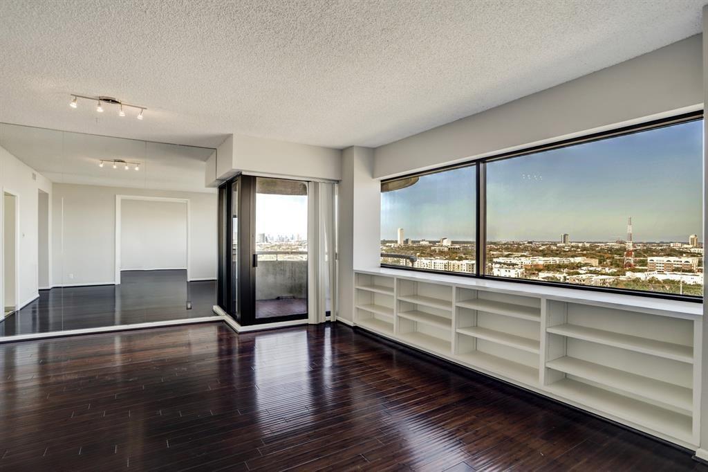 Foto principal - 5000 Montrose Blvd