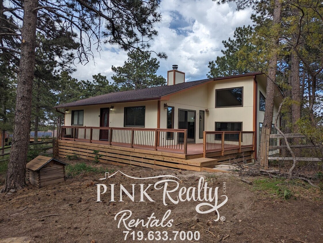 Primary Photo - Gorgeous, Private 3 Bedroom Rancher on 2.5...
