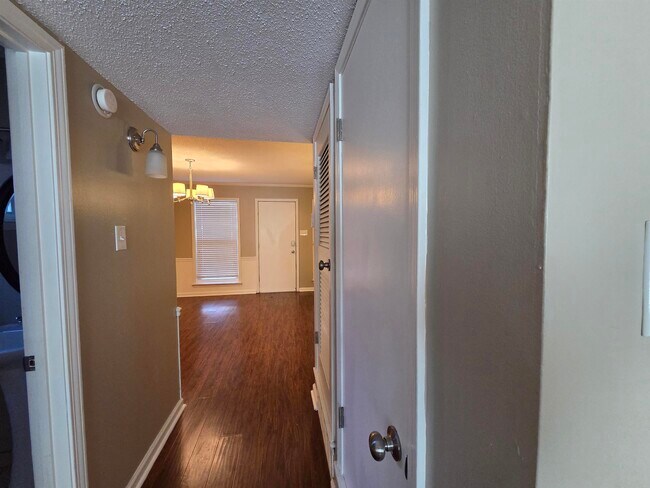 Foto del edificio - 2104 Harbert Ave