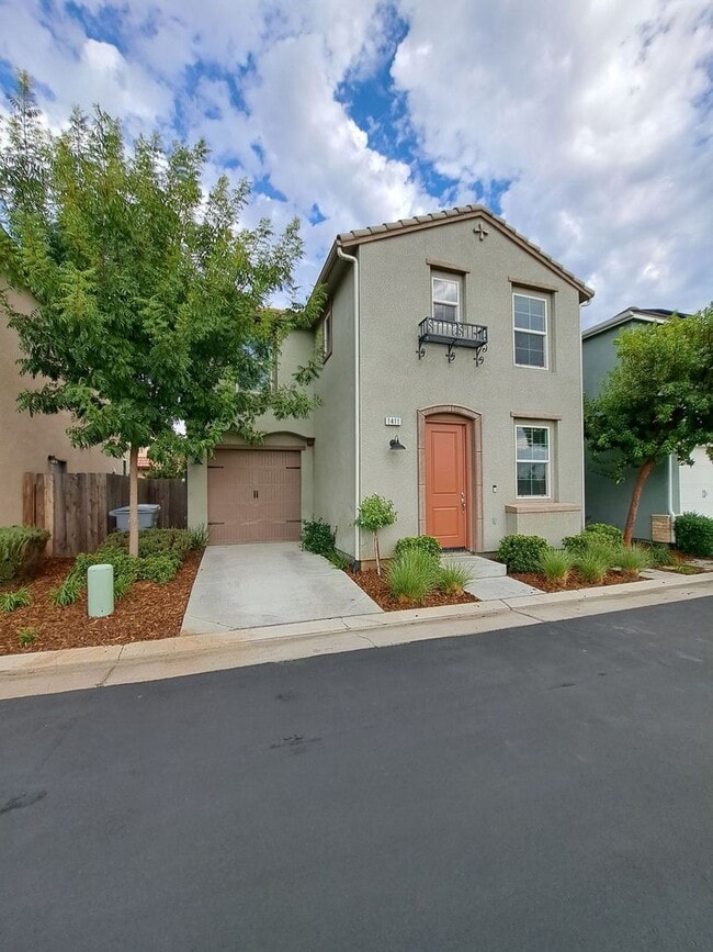 Building Photo - Limited-Time Offer: $500 off your first mo...