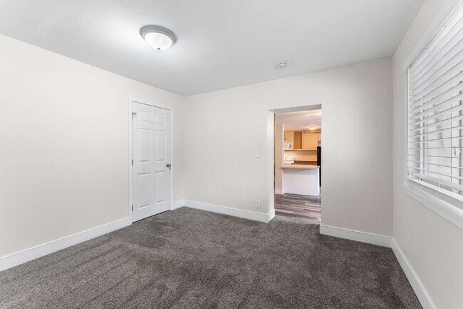 Building Photo - **Move-In Special: 1 MONTH FREE** Move in by February 15, 2026 and get 1 month’s rent FREE on a 1...