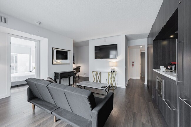 Photo du bâtiment - 155 Yorkville Ave