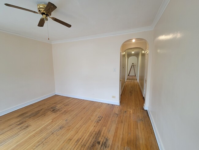Building Photo - 5952 N Artesian Ave