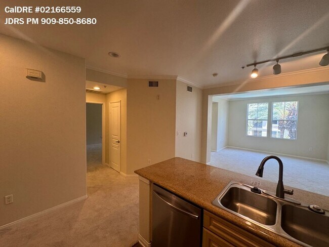 Foto del edificio - Irvine 1 Bedroom Condo