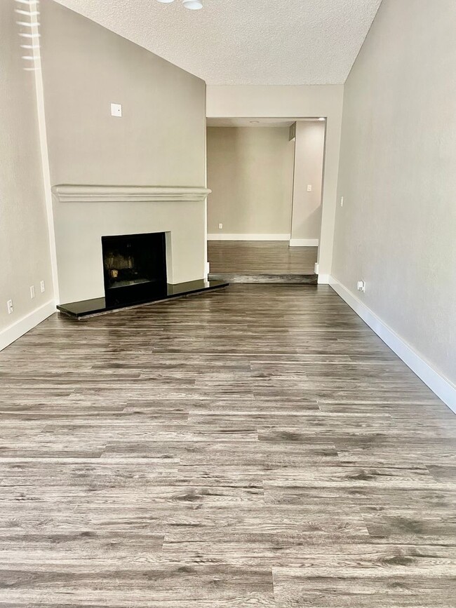 Photo - LARKSPUR 2431-2433 Apartment