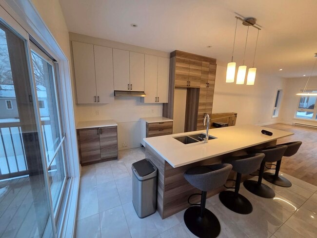 Building Photo - 3860 Rue Prince-Charles