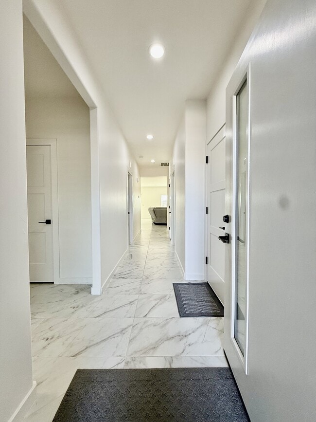 Foto del edificio - 15052 Destination Ave