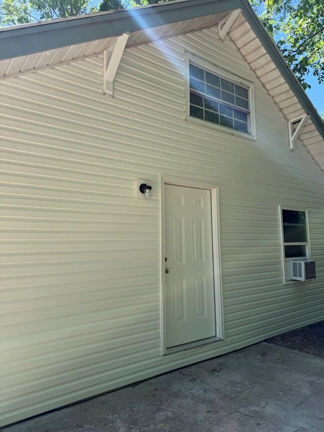 Building Photo - Single Family Home - Now available!
