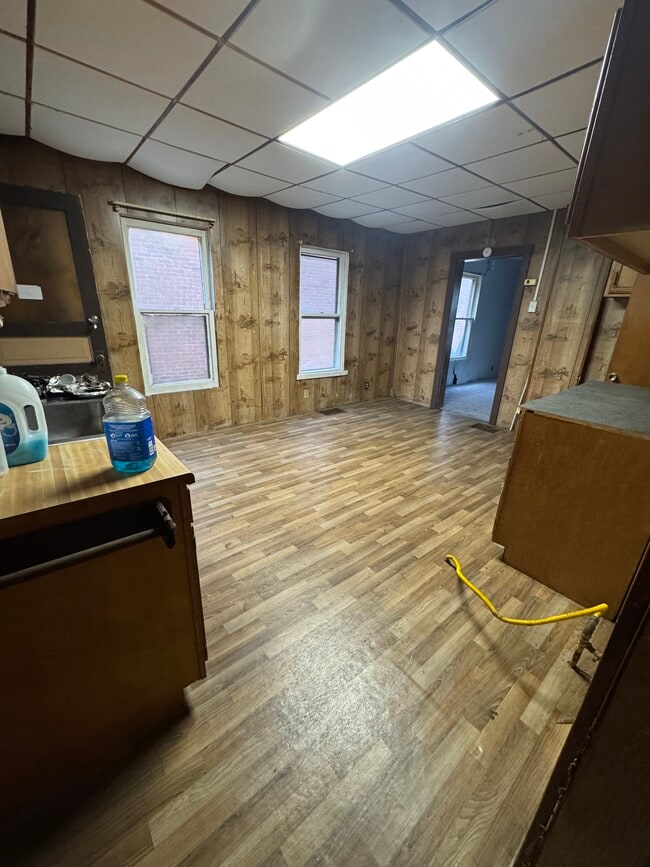 Building Photo - 719 Steel St