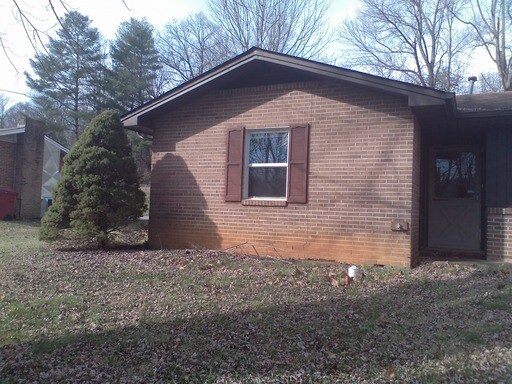Building Photo - 2804 Antioch Rd