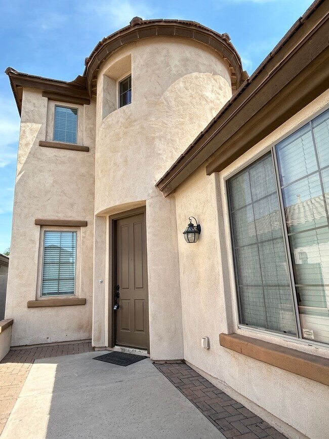 Building Photo - 300 W Wisteria Pl
