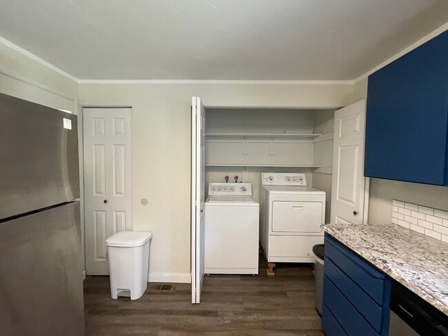 Washer & Dryer - 500 W Horizon Ct