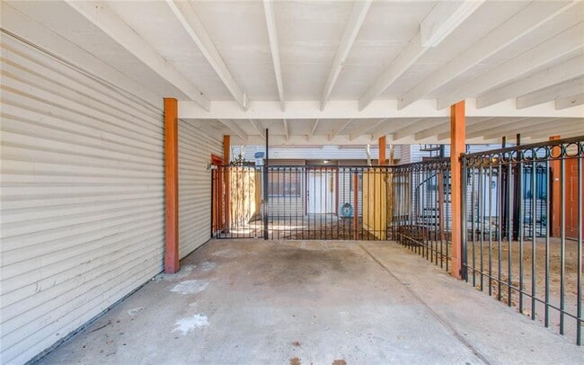 Building Photo - Location Location Location! Here's your op...