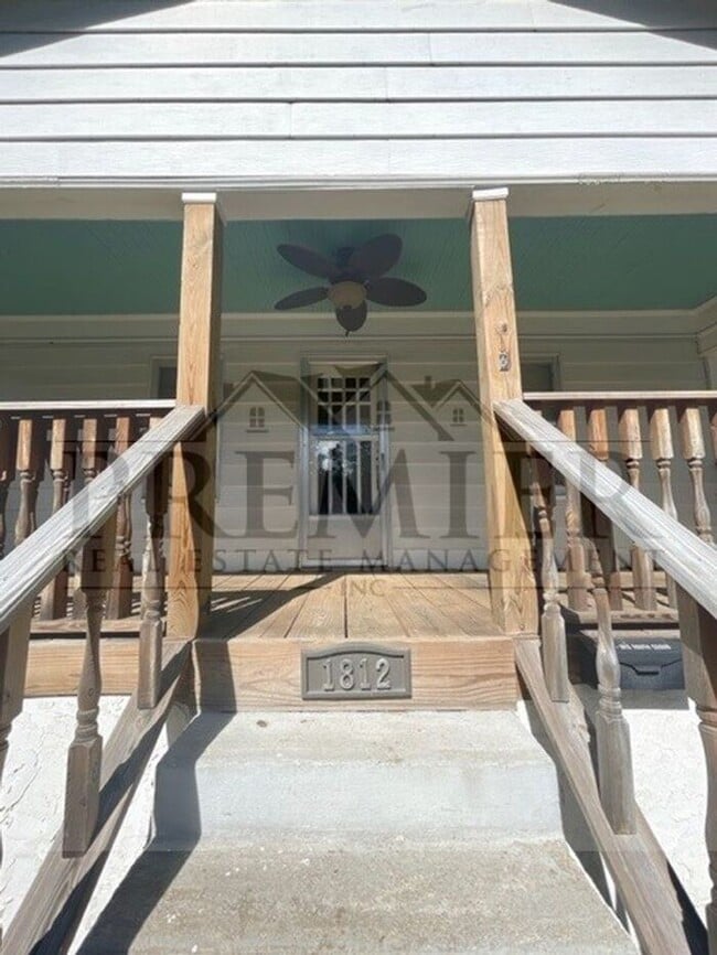 Building Photo - 2 bed / 1 bath house 1812 S Cedar Ave Inde...